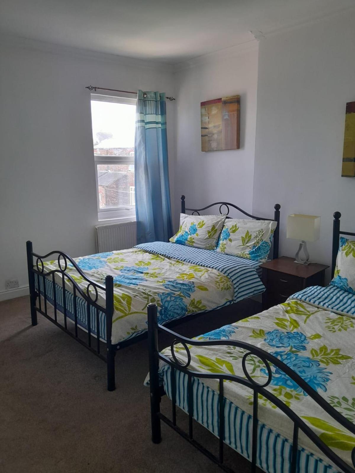 Monarch House Hotel Манчестър Екстериор снимка