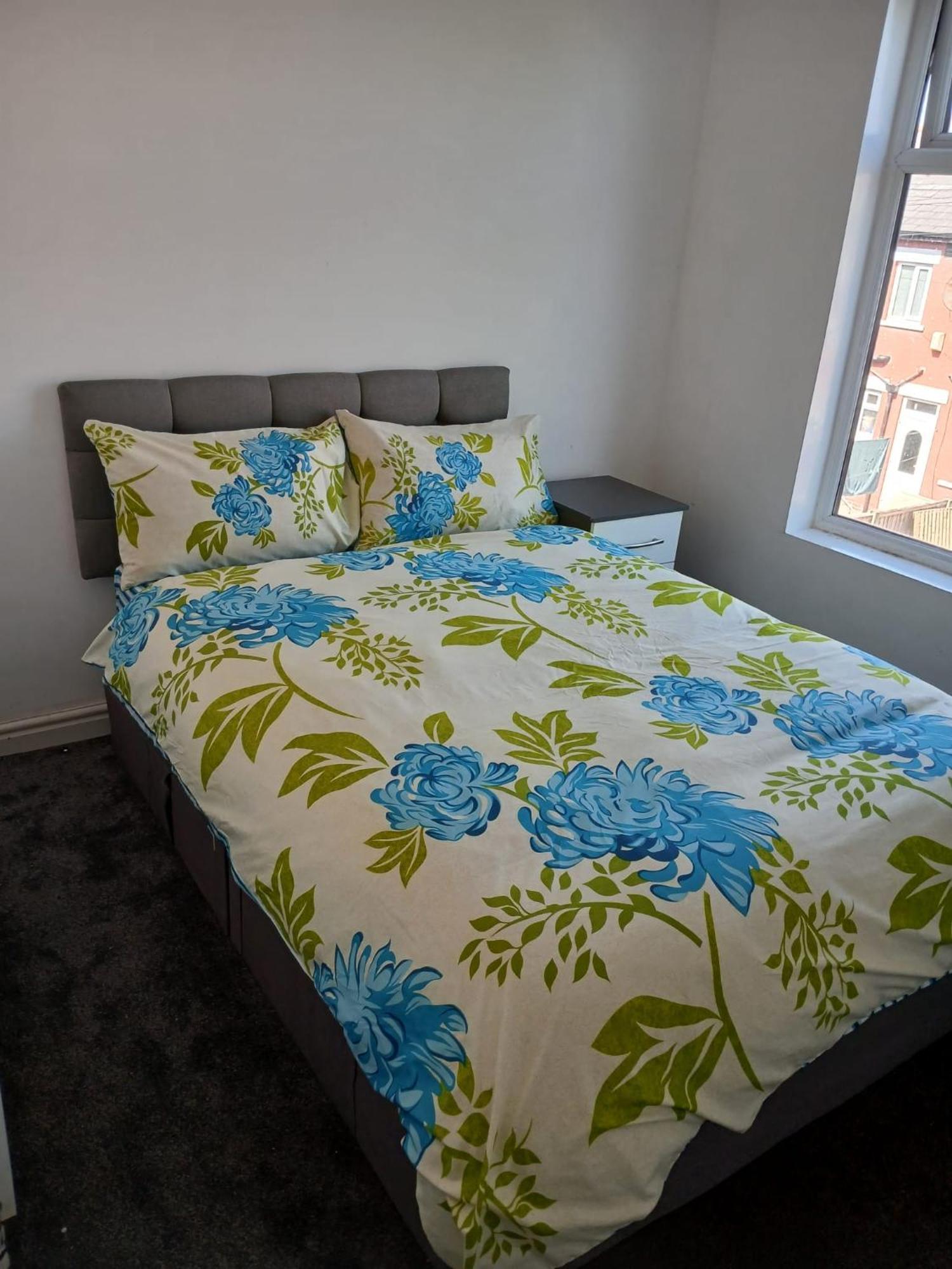 Monarch House Hotel Манчестър Екстериор снимка
